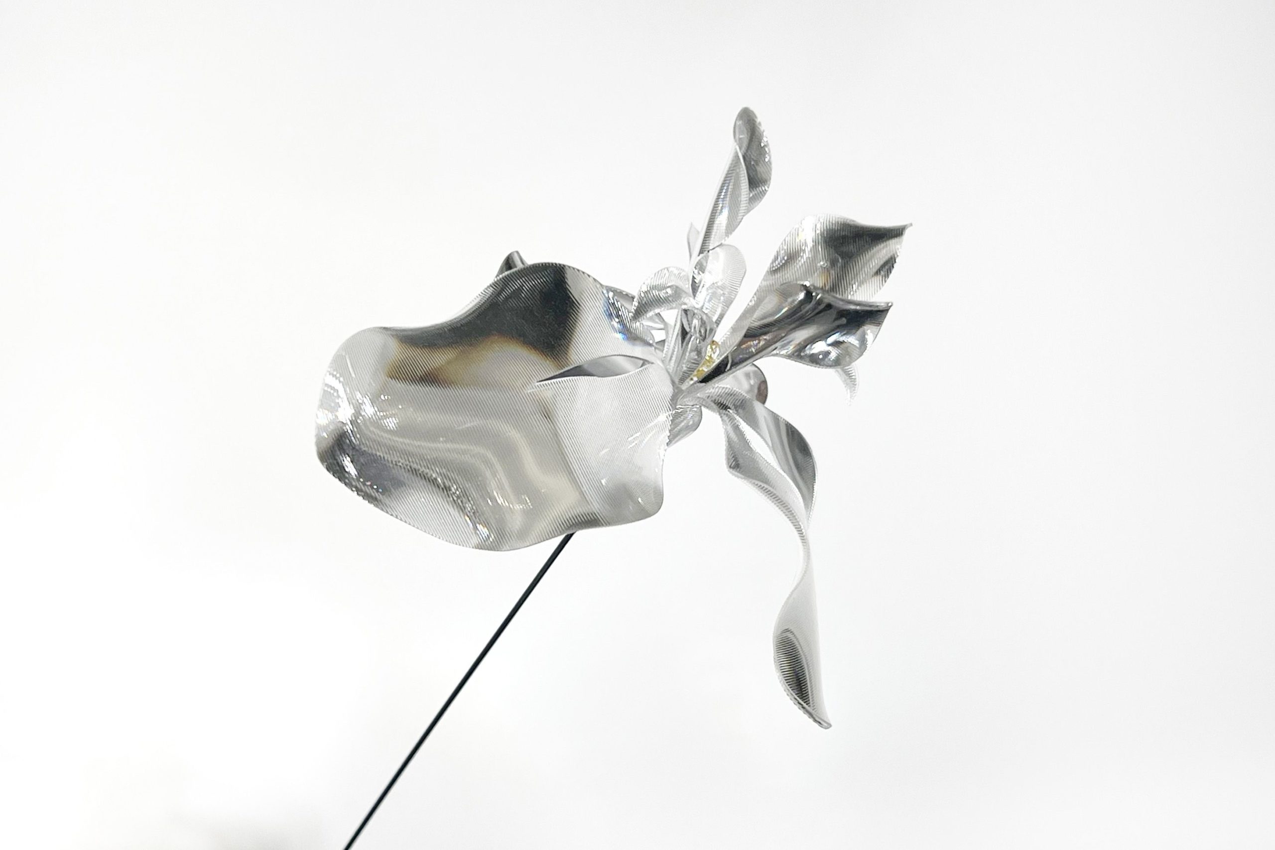 松尾高弘 + EMISSION Prism Flower #1 / Iris / 2026 / Craft / H33.5 × W9 × D9 cm