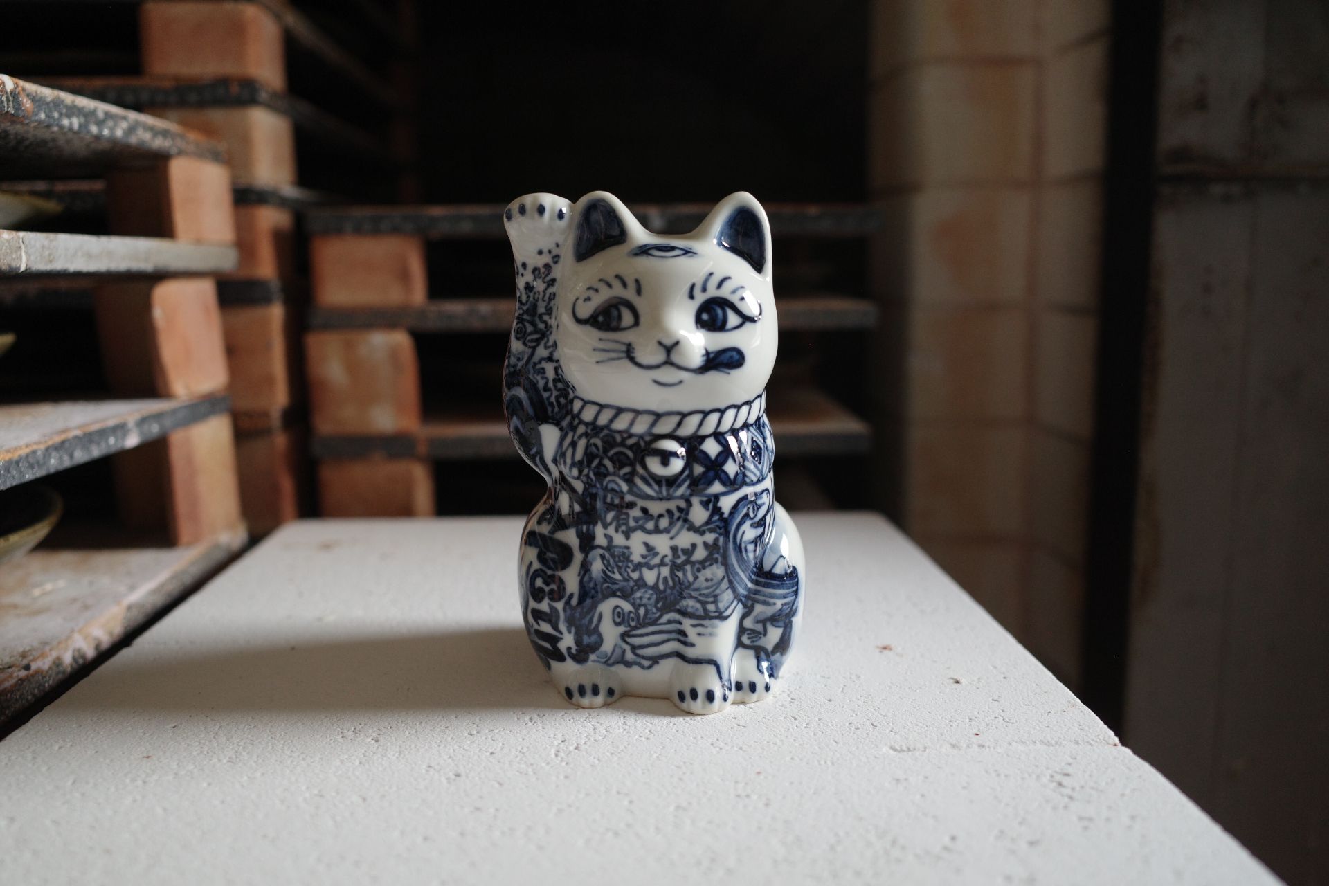 穴山文香 四寸 招き猫 Arete / 2026 / Craft / H12 × W7.5 × D7 cm
