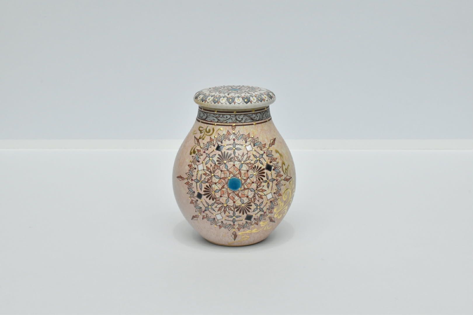 上端 伸也 葡萄茶彩描茶入 / 2025 / Craft / H8.2 × W6.5 × D6.5 cm